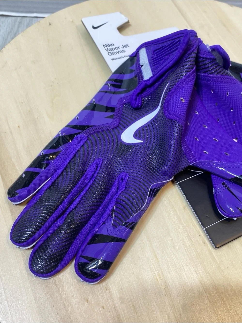 Nike Vapor Jet Women’s Football Gloves Purple/Black Size L Brand New With Tags